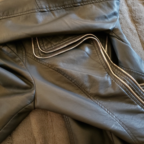 🌼FAUX LEATHER JACKET🌼 - Picture 9 of 10